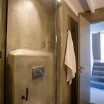 Private Sea View Yard 아파트 칼라파티스