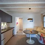 Private Sea View Yard 아파트