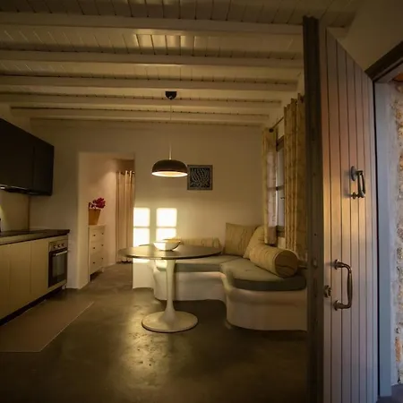 Private Sea View Yard Apartment *