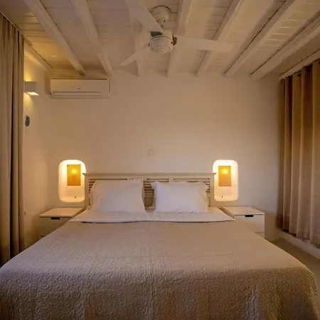 Private Sea View Yard Apartment *