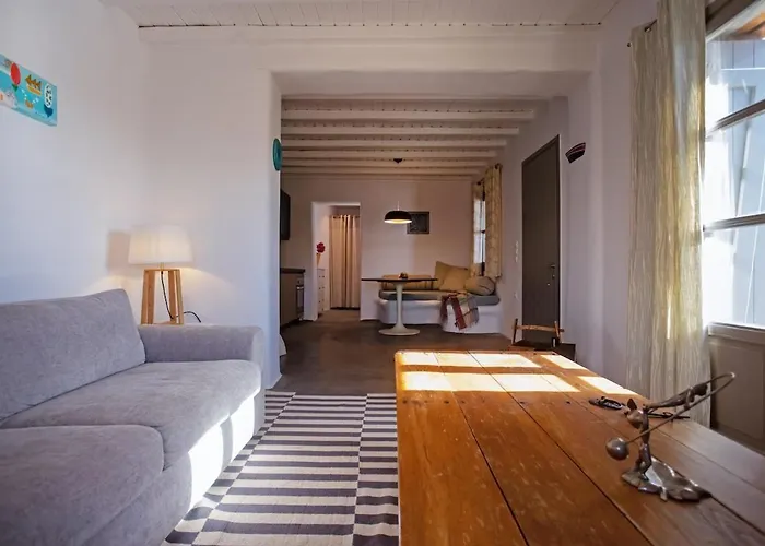 Private Sea View Yard Apartment *