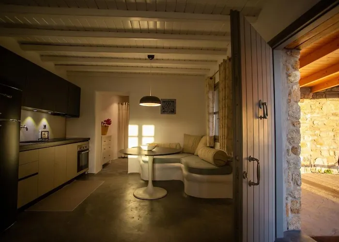 Private Sea View Yard Apartment *