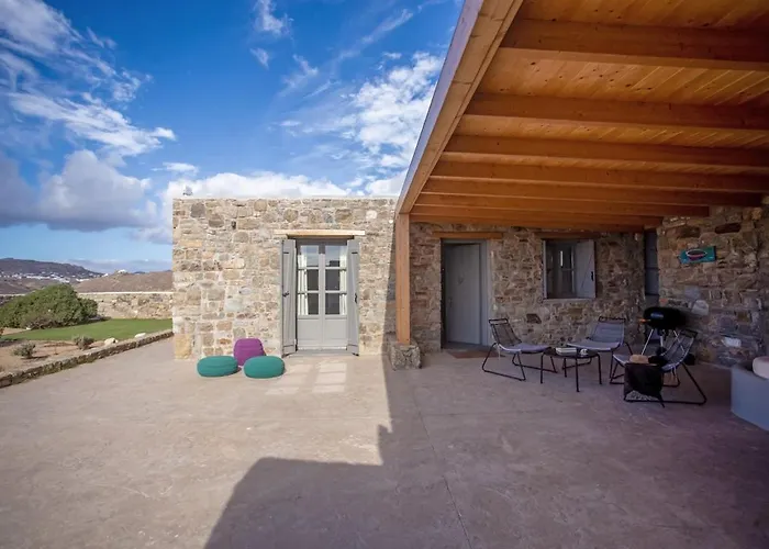 Private Sea View Yard Apartment *